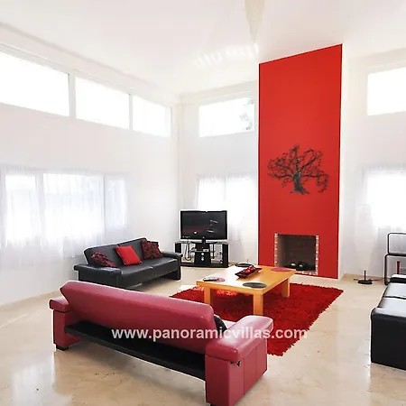 Sleeps 8 Pool Air Con Villa