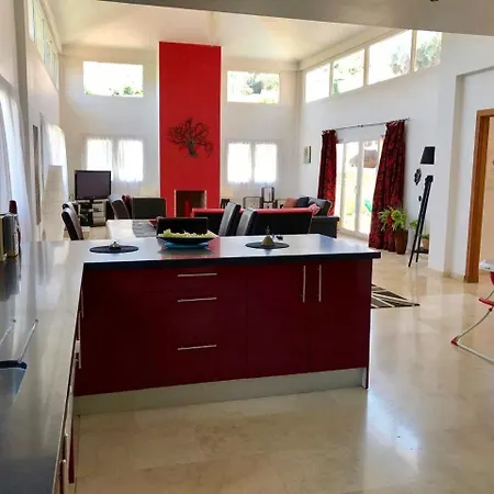 Sleeps 8 Pool Air Con Villa Mijas