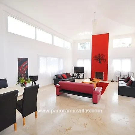 Sleeps 8 Pool Air Con Villa *