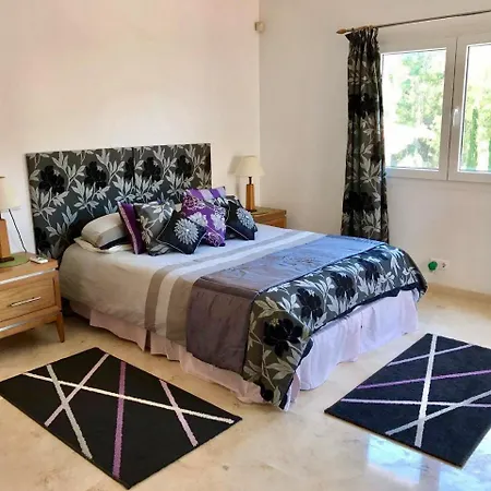 Sleeps 8 Pool Air Con Villa *