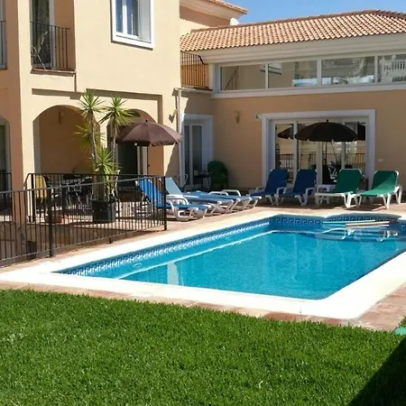 Sleeps 8 Pool Air Con