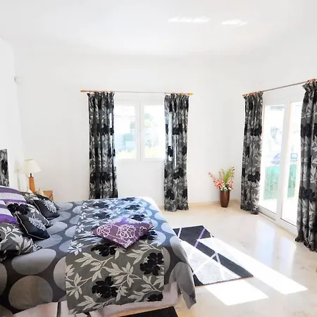 Villa Sleeps 8 Pool Air Con Mijas
