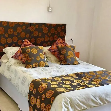Sleeps 8 Pool Air Con