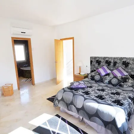 Sleeps 8 Pool Air Con Villa Mijas
