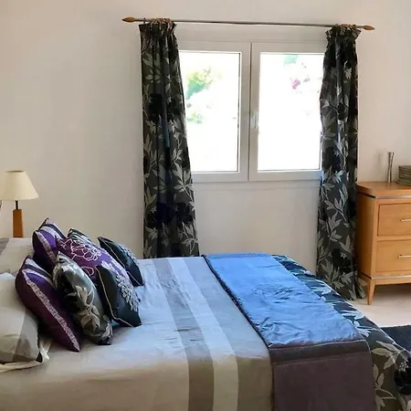 Sleeps 8 Pool Air Con Villa